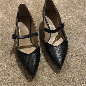 Naturalizer texturized low heel black shoes.  Size 8M.  Wear casual or dressy.